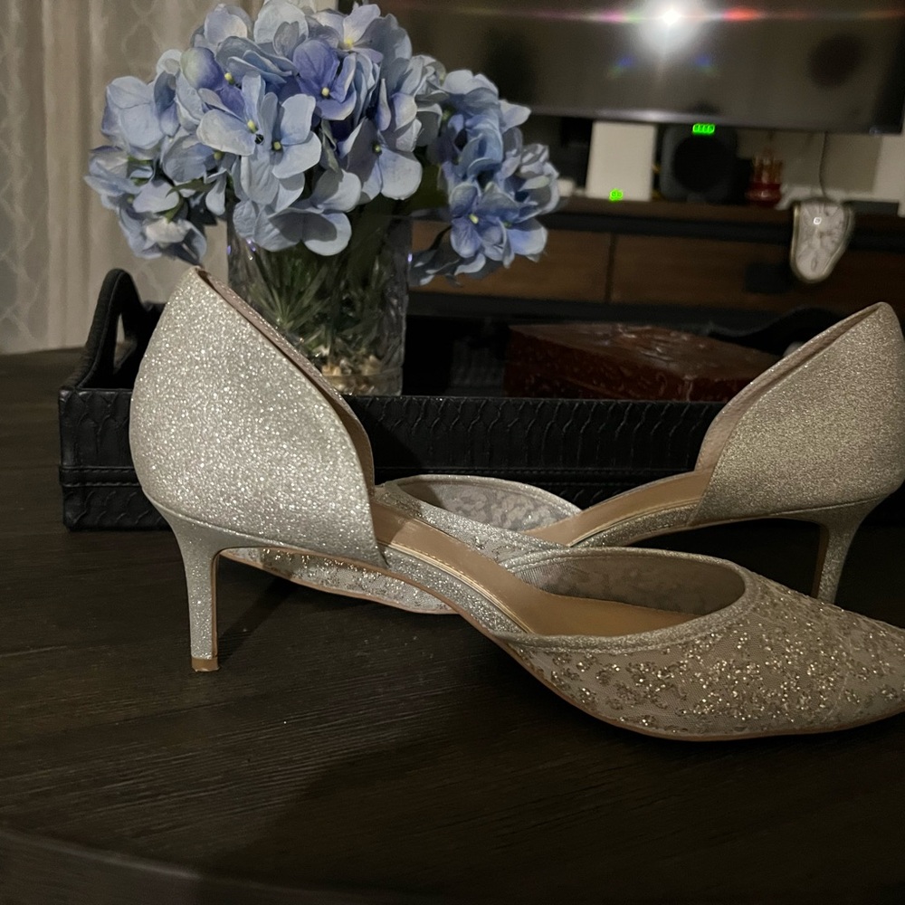 Elegant Silver Glitter Women's Shoes - Picture 2 of 6